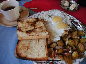 ネパールのトレッキング中の朝食