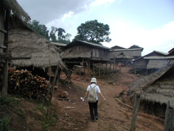 アカ族の村