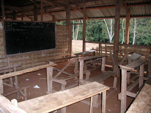 ラオスの村の学校